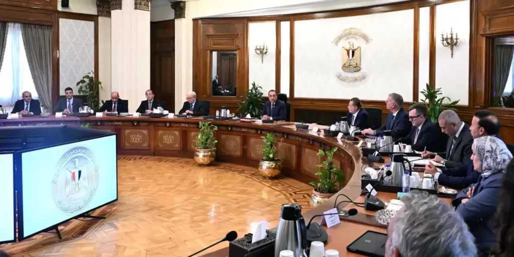 رئيس الوزراء يترأس اجتماعًا لمتابعة إعداد البرنامج الاقتصادي الوطني لمرحلة ما بعد برنامج الإصلاح الاقتصادي مع صندوق النقد الدولي