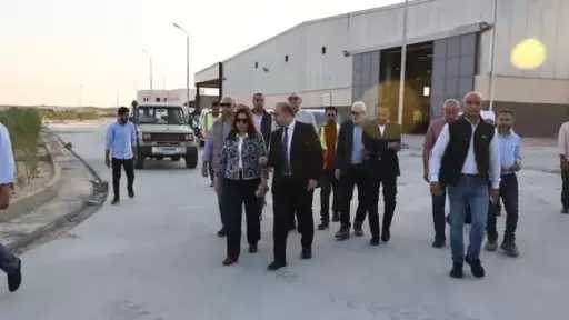 وزيرة التنمية المحلية والبيئة تتفقد المدينة المتكاملة لمعالجة المخلفات بالعاشر من رمضان