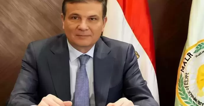 وزير الزراعة يبحث دعم صناعة الألبان وتطوير مراكز التجميع بحضور رئيس سلامة الغذاء