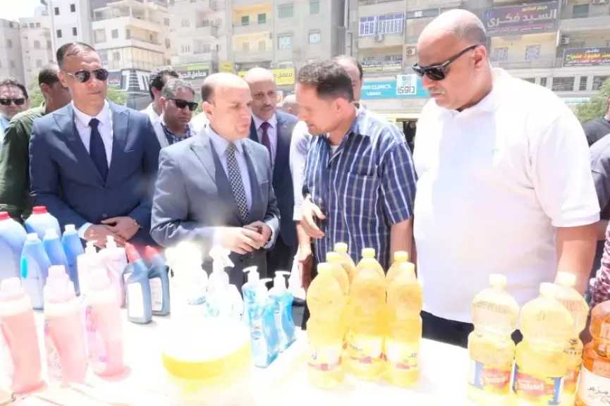 محافظ الغربية يتفقد سوق اليوم الواحد بالمحلة الكبرى.. صور