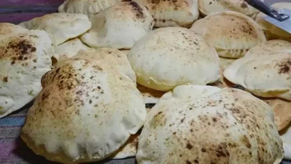 خبير تغذية: الخبز لا يسبب مشكلات القولون.. وهذه العادات الخطر الحقيقي