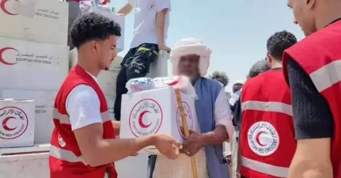 الهلال الأحمر يطلق قافلة إغاثية وصحية متكاملة لدعم الأسر الأولى بالرعاية في شلاتين