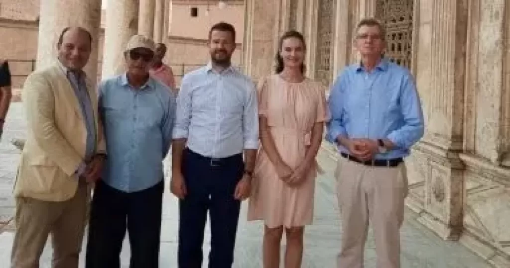 خط أحمر