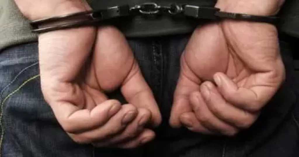 ضبط عامل أشعل النار بغرفة شقيقته لرفضها العودة لطليقها بالصف