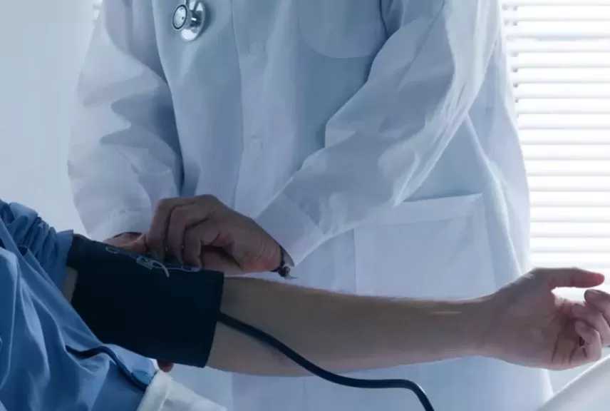 بنسبة ارتفاع تصل لـ2500%.. السياحة تُلزم الفنادق بلائحة موحدة لأسعار الخدمات الطبية