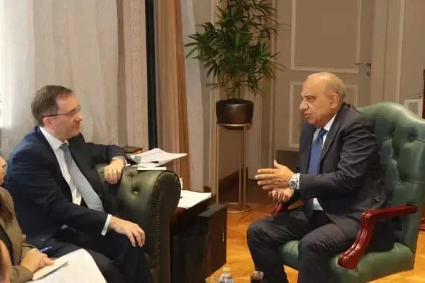 وزير الكهرباء يستقبل سفير بريطانيا بالقاهرة لبحث تعزيز الشراكة وسبل دعم التعاون