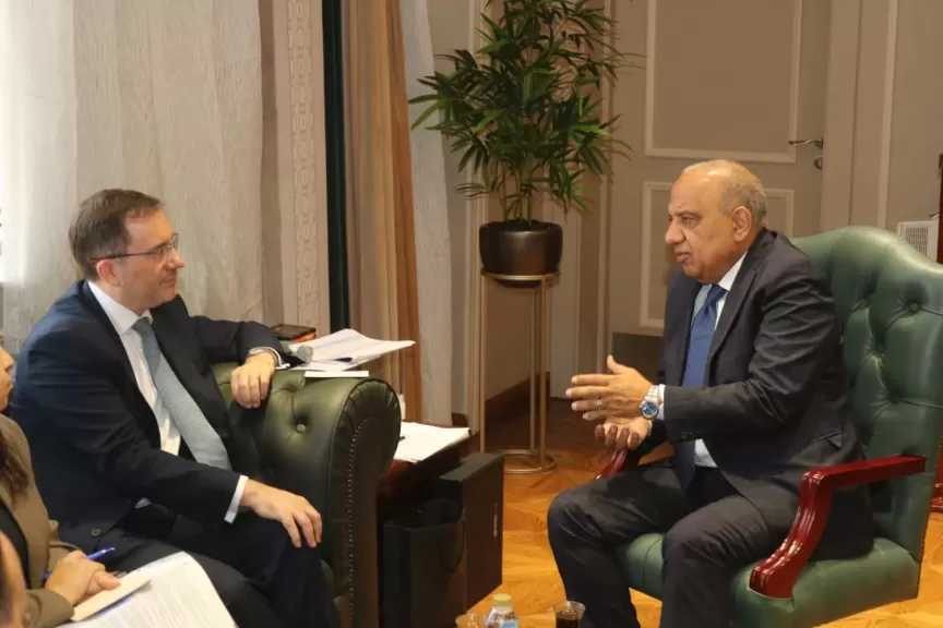 وزير الكهرباء يبحث مع سفير بريطانيا تعزيز التعاون في الطاقة المتجددة