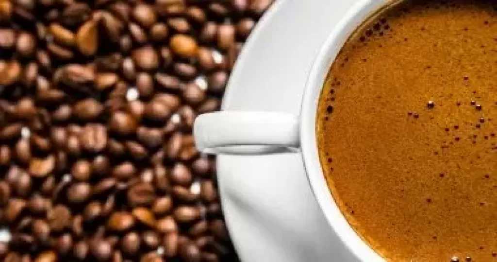 لو بتشرب قهوة كتير.. خطوات بسيطة حافظ بيها على بياض أسنانك