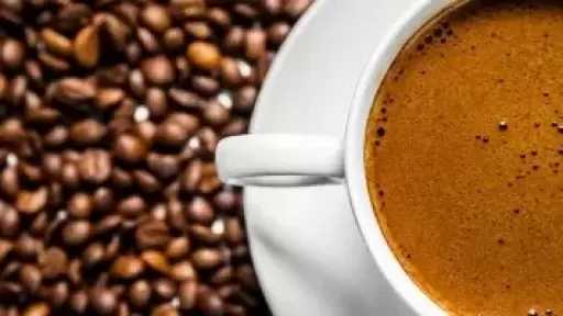 لو بتشرب قهوة كتير.. خطوات بسيطة حافظ بيها على بياض أسنانك