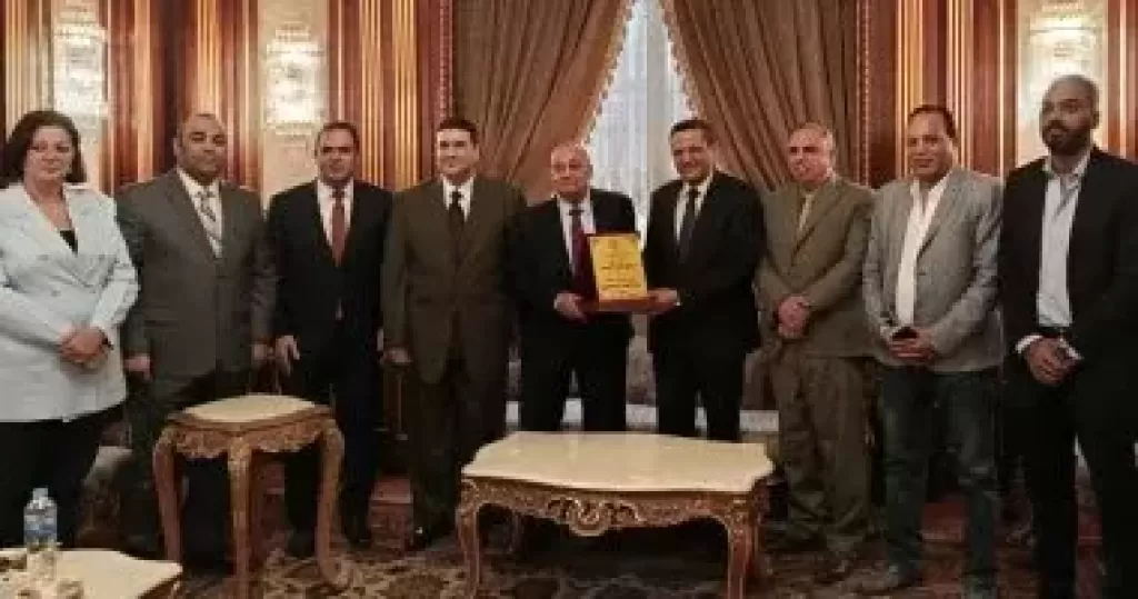 خط أحمر