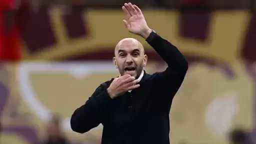 تقارير: الركراكي مرشح لتدريب منتخب العراق حال رحيل أرنولد