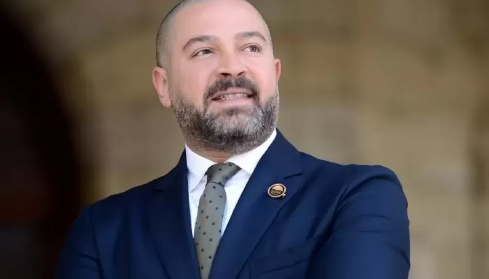 خط أحمر