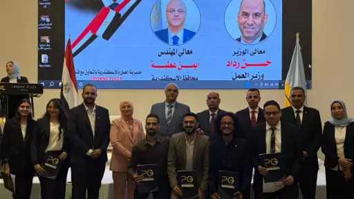 وزير العمل ومحافظ الإسكندرية يسلّمان عقود عمل جديدة وجوائز لخريجي التدريب المهني