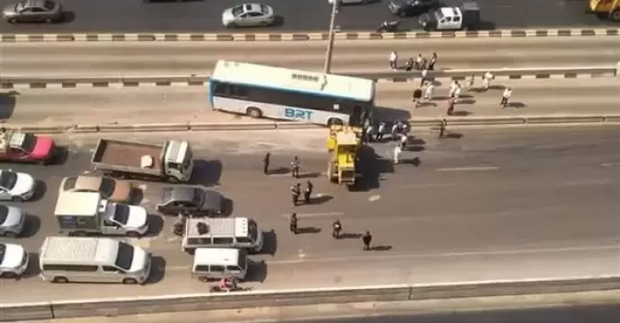شركة الأتوبيس الترددي تكشف تفاصيل حادث الخصوص: السائق أنقذ أسرة من الدهس