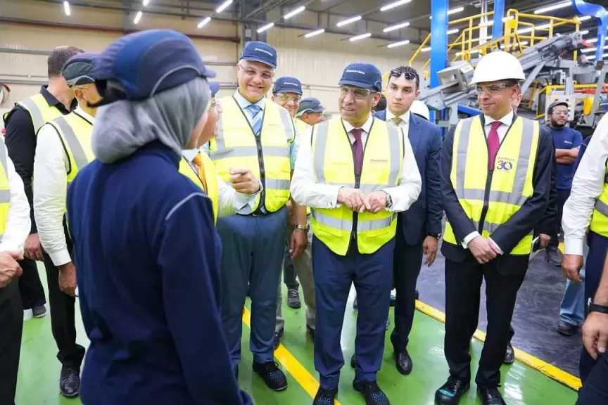 وزير العمل من داخل موقع شركة بروميتيون للإطارات الدولية بالإسكندرية: