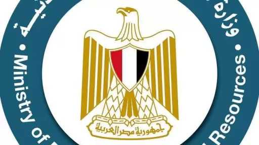 وزارة البترول: التعامل مع حريق على سفينة التغييز وسفينة التخزين المتواجدتين بميناء دمياط