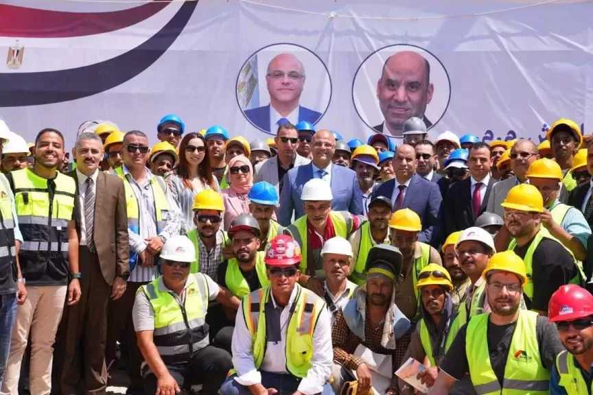 وزير العمل ومحافظ الإسكندرية يتابعان سير عمل لجنة استخراج شهادات قياس مستوى المهارة مجانًا