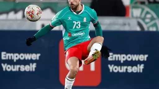 زد يعزز صفوفة بصفقة فلسطينية