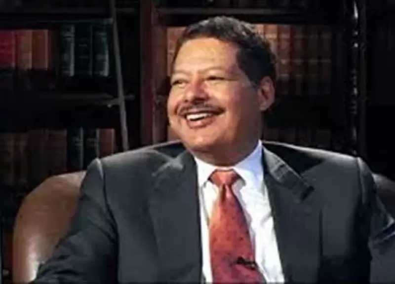 في ذكرى رحيل صاحب ”الفيمتوثانية”.. أحمد زويل.. عالمٌ مصري غيّر وجه الكيمياء الحديثة