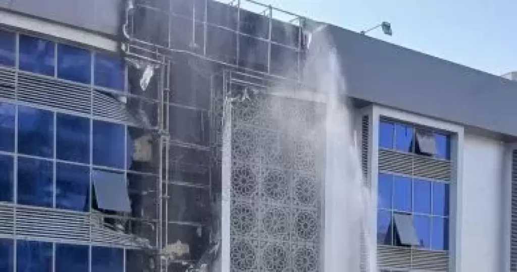 ماس كهربائى يشعل حريقًا بمستشفى التأمين الصحى بمدينة نصر