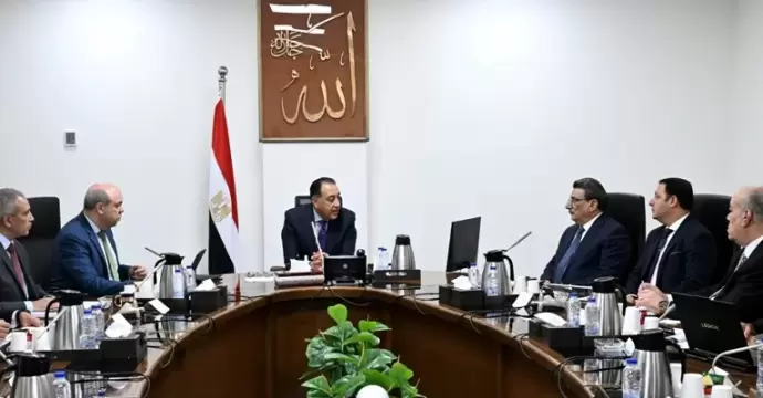 رئيس الوزراء يستعرض الموقف التنفيذي لمشروع ”مبنى الركاب 4” بمطار القاهرة الدولي