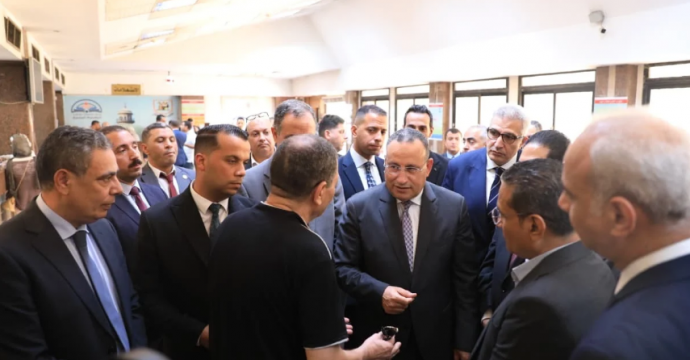 وزير التعليم العالي يتفقد مكتب التنسيق الرئيسي بجامعة القاهرة قبل استقبال الطلاب غدا