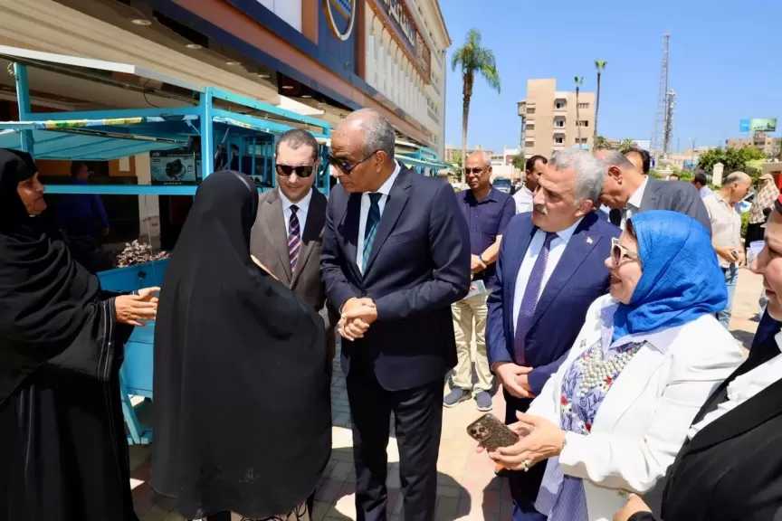 محافظ كفر الشيخ يشهد تسليم عربات ومعدات حديثة لتجهيز الأسماك