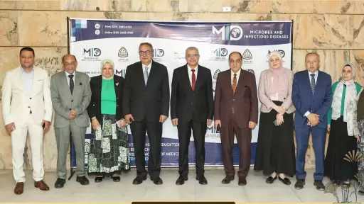 رئيس جامعة الزقازيق يشهد احتفالية دخول مجلة «الأحياء الدقيقة والأمراض المعدية» التصنيف الدولي