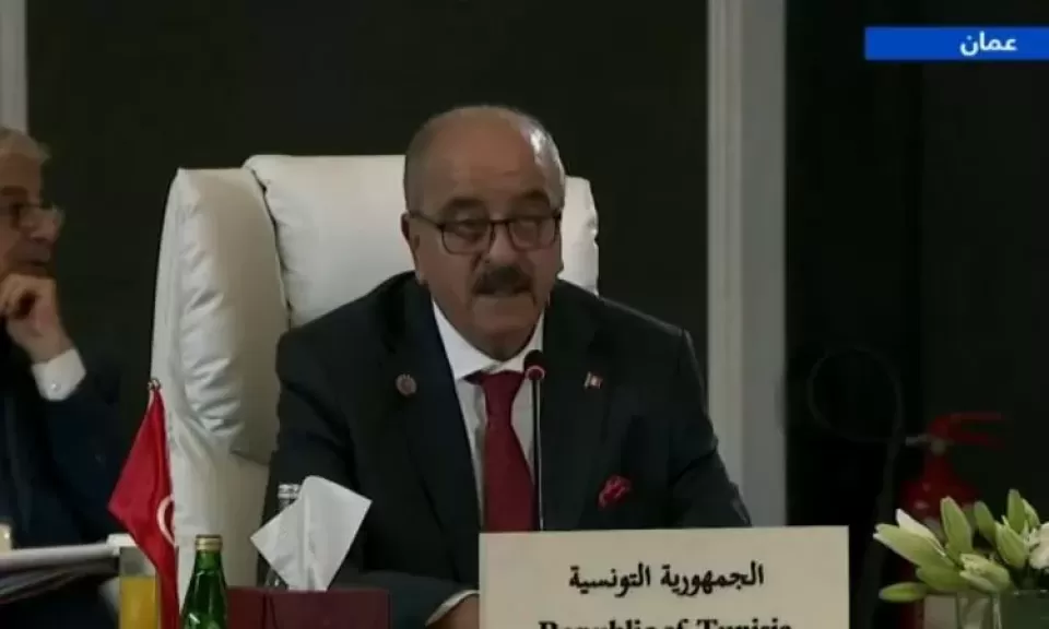 خط أحمر