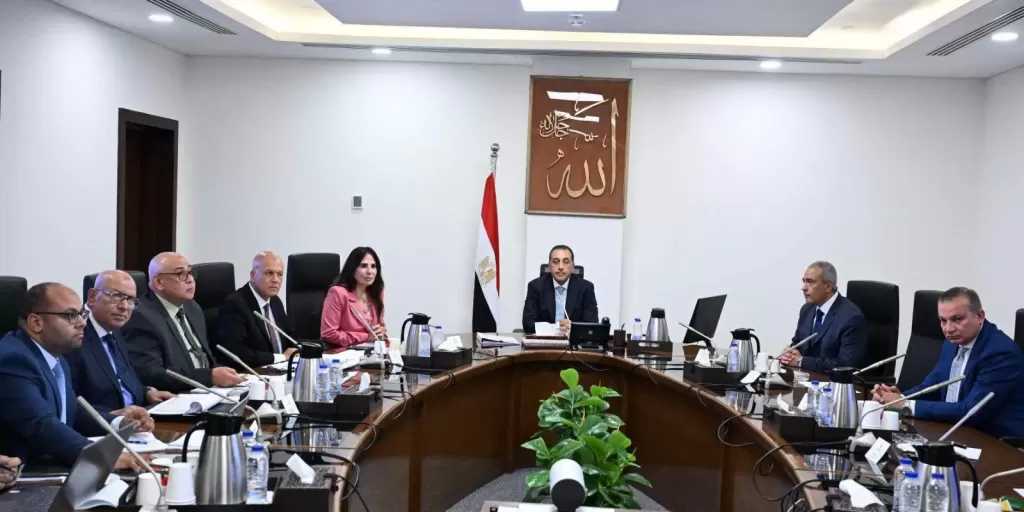 رئيس الوزراء يتابع الموقف التنفيذي لمشروعات مياه الشرب والصرف الصحي