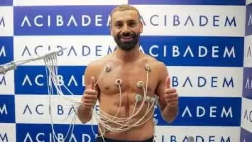 محمد صلاح يجتاز الكشف الطبي تمهيدًا للإعلان عن انتقاله إلى طرابزون سبور