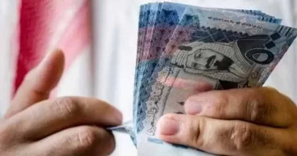 قبل انطلاق برامج عمرة المولد.. الريال السعودي يتراجع 37 قرشا في أسبوع
