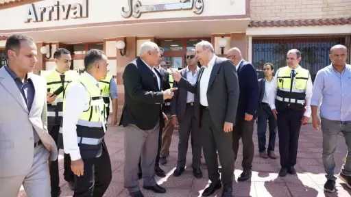 وزير الطيران المدني يبحث مع محافظ مطروح والقطاع السياحي سبل تنمية الحركة الجوية الوافدة