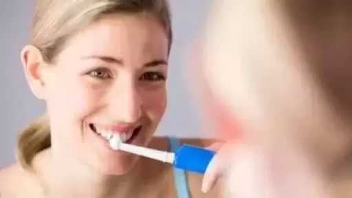 امتى لازم تغير فرشاة أسنانك؟.. علامات تكشف أن الوقت حان