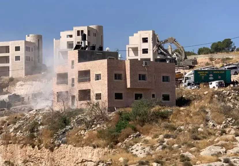 الاحتلال يخطر بهدم منازل في واد الحمص وصور باهر جنوب القدس