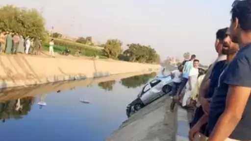 التحريات في مصرع شاب وطفل بانقلاب سيارة بترعة في أوسيم: اختلال عجلة القيادة وراء الحادث ولا شبهة جنائية