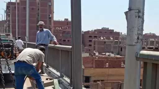 محافظ الجيزة يتابع تأمين محور صفط اللبن..استكمال الأسوار الحديدية المفقودة وصيانة الباكيات