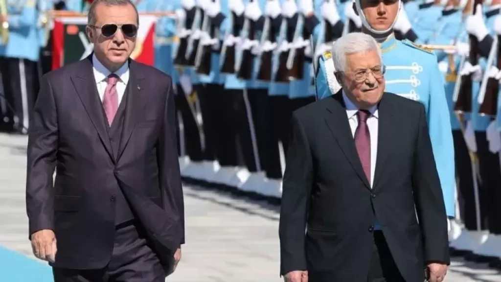 رئيس فلسطين يصل إلى تركيا في زيارة رسمية