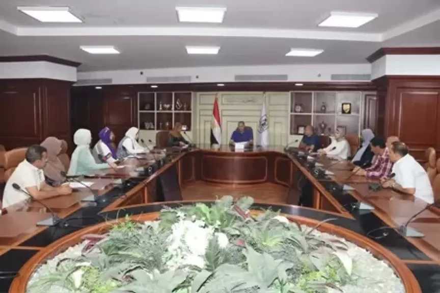 محافظ جنوب سيناء يبحث آليات دعم المشروعات الصغيرة بنويبع