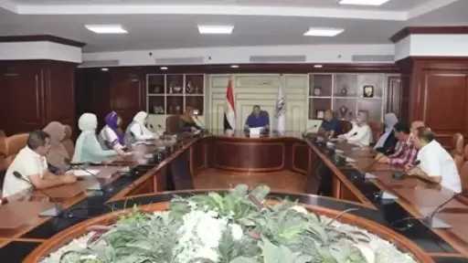 محافظ جنوب سيناء يبحث آليات دعم المشروعات الصغيرة بنويبع