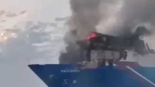 حريق في ميناء نوفوروسيسك الروسي على البحر الأسود