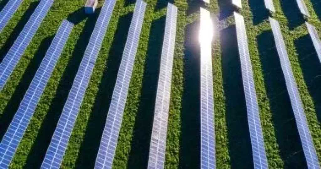 بسبب الكسوف.. بريطانيا تواجه نقصًا فى إمدادات الكهرباء مع تراجع الطاقة الشمسية