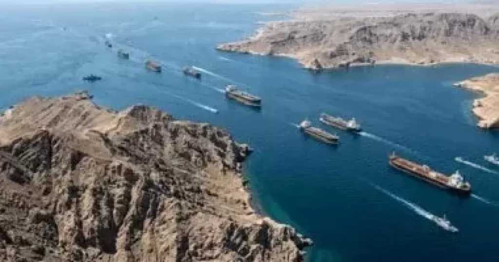 ترامب: ”جدار فولاذي” يمنحنا السيطرة الكاملة على مضيق هرمز