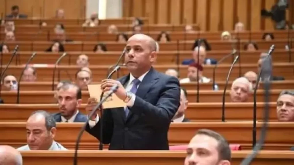 خط أحمر