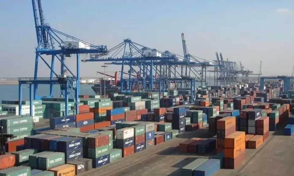 ميناء دمياط يستقبل 10 سفن ويغادره 14 خلال 24 ساعة