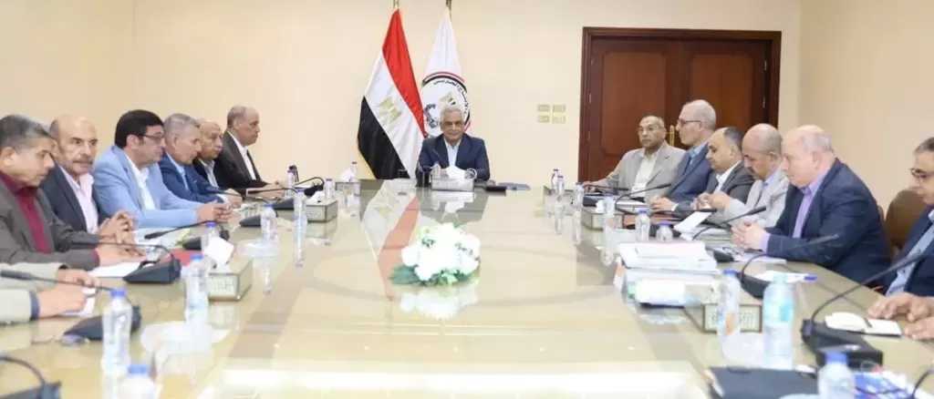 وزير الإنتاج الحربي يبحث مستجدات الإنتاج وخطط تطوير الشركات التابعة للوزارة