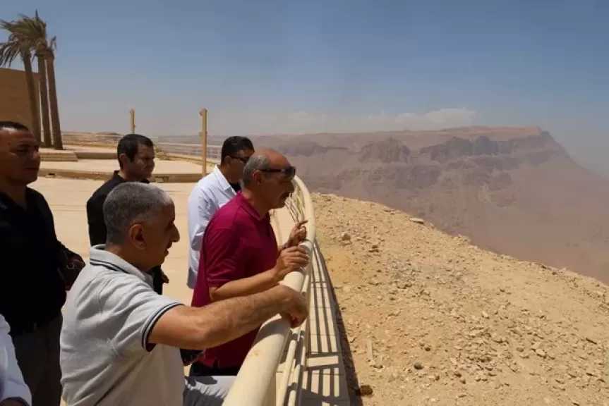 محافظ السويس يتفقد منتجع وجامعة الجلالة لبحث دعم التنمية والإستثمار.. صور
