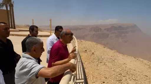 محافظ السويس يتفقد منتجع وجامعة الجلالة لبحث دعم التنمية والإستثمار.. صور
