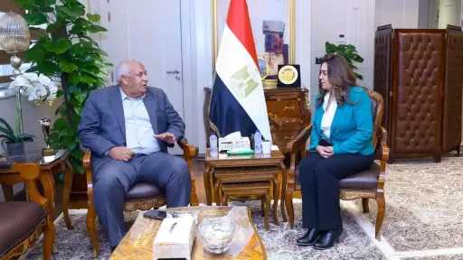وزيرة التنمية المحلية تتابع مع محافظ مطروح الموقف التنفيذي لمشروعات الخطة الاستثمارية ومنظومة المخلفات