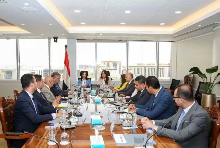 المهندسة راندة المنشاوي تؤكد حرص الوزارة على دعم جهود المحافظة وتلبية احتياجات المواطنين